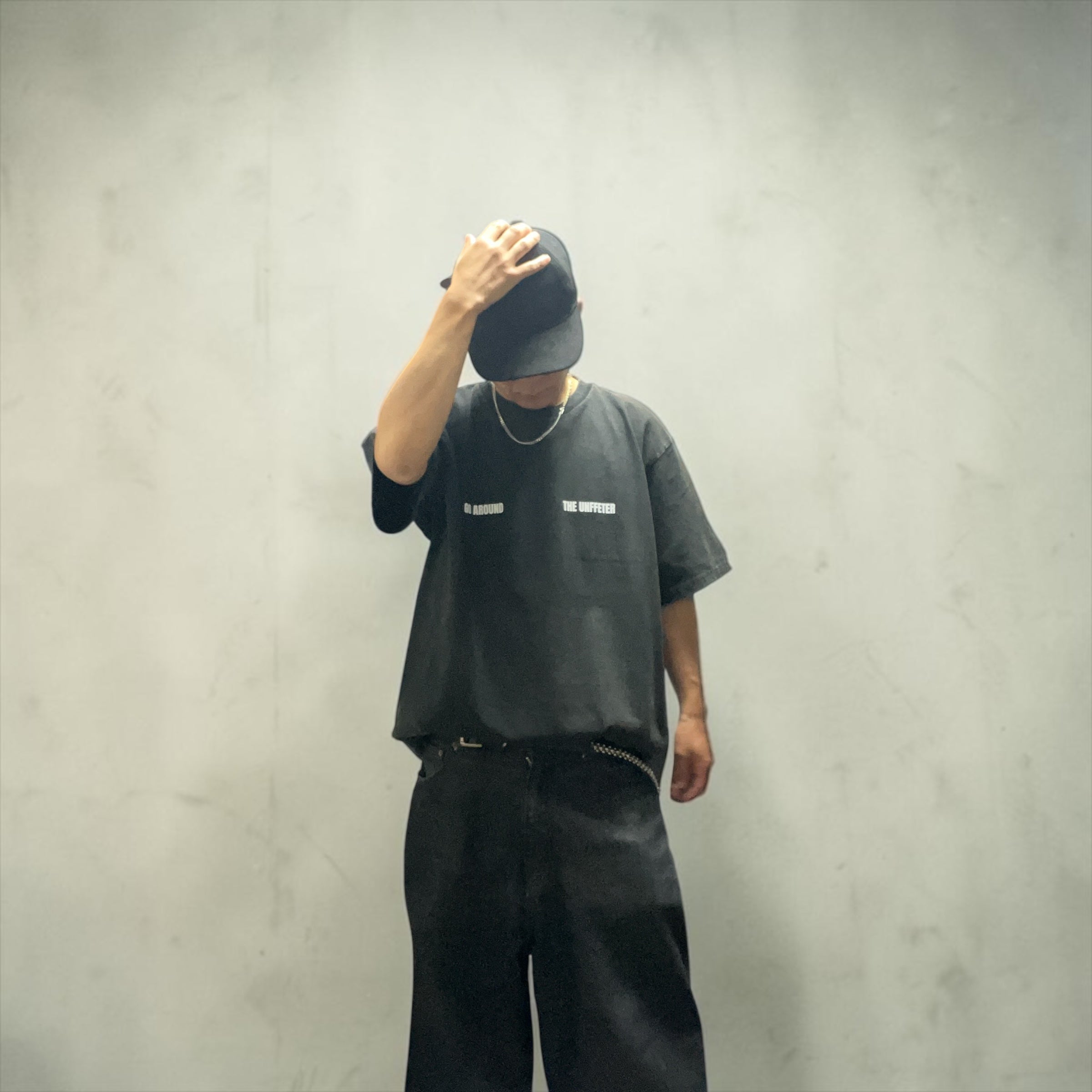 GO AROUND T-SH FADE BLACK