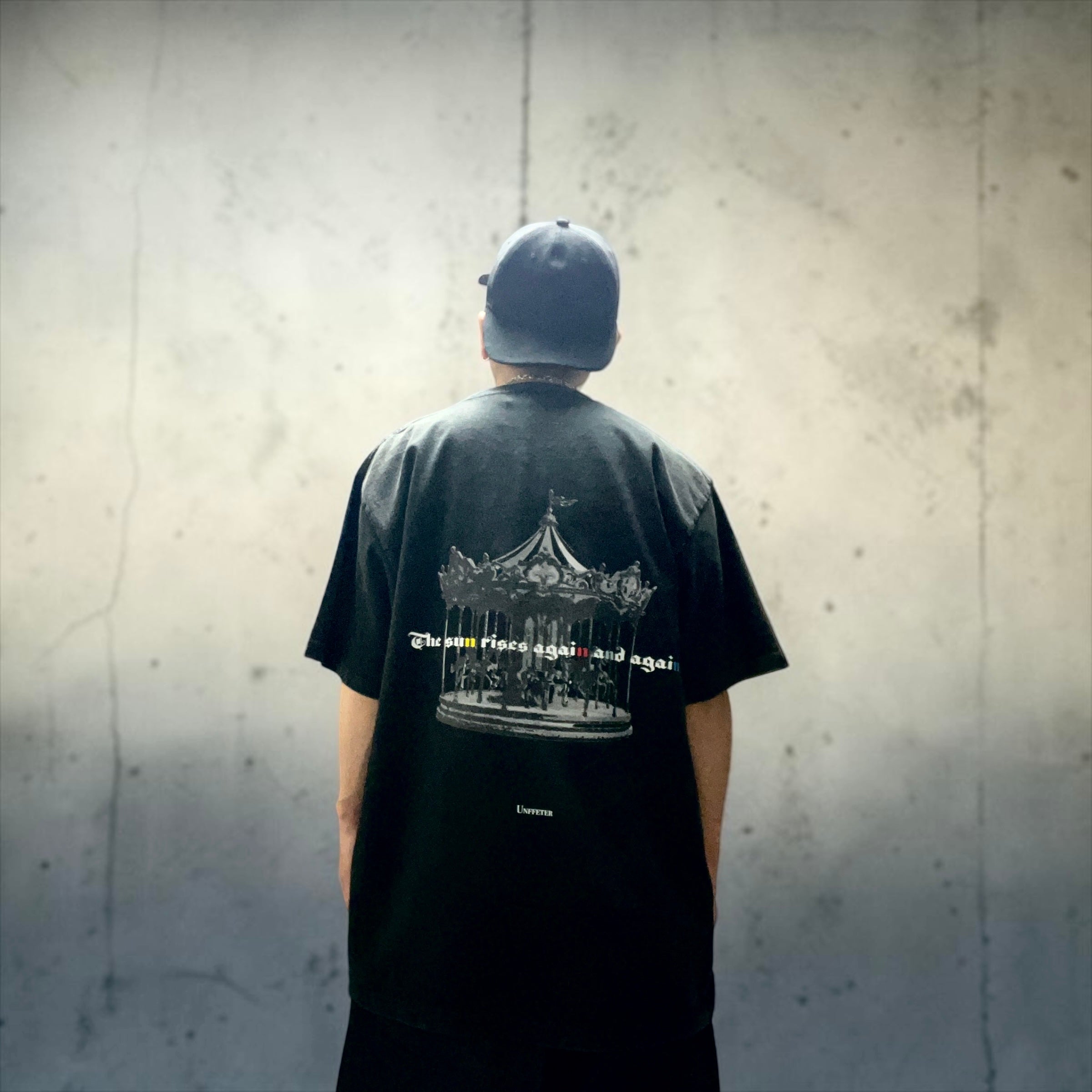 GO AROUND T-SH FADE BLACK